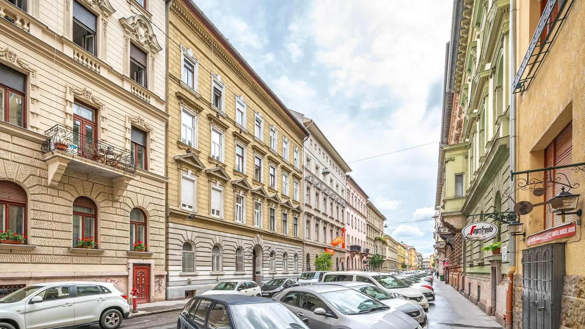 Eotvos 25 Apartment Budapest